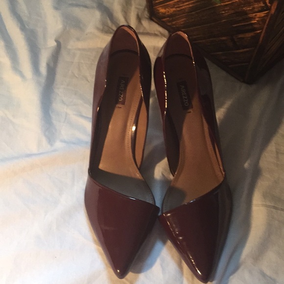 arezzo Shoes - Arezzo heels/closed toe sz 39 excellent condition